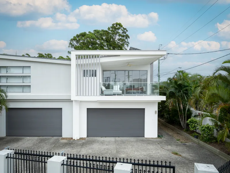 Large Duplex in central convenient location