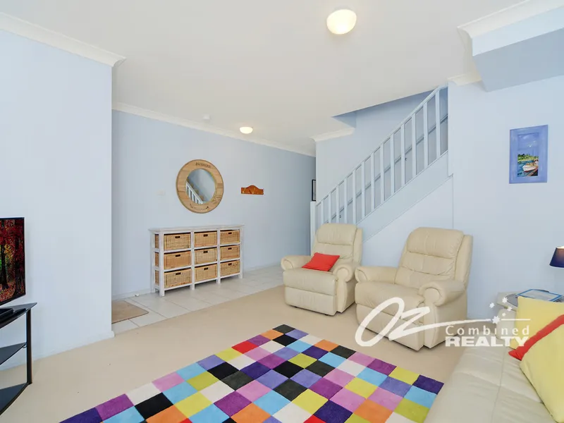 Fully Furnished Townhouse in the Heart of Huskisson!
