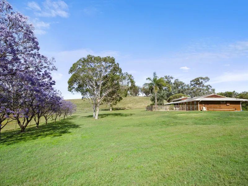 PRIVATE LIFESTYLE, SMALL FARM