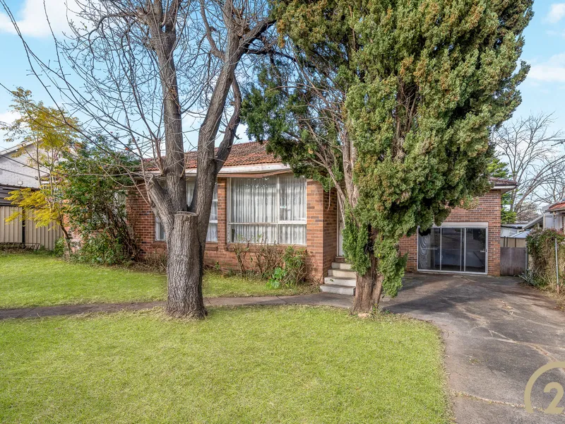 DECEASED ESTATE - WALK TO SHOPS - 4 BEDS - LAND: 727 SQM(Approx.)