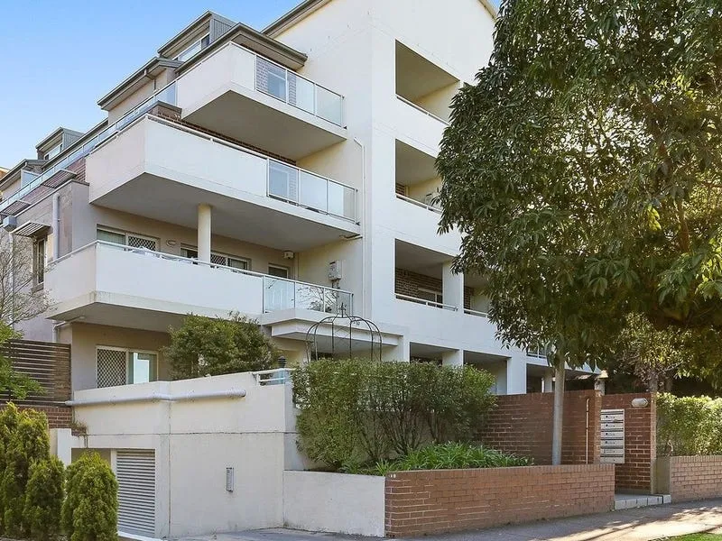 Two-bedroom Apartment walk to Homebush Station