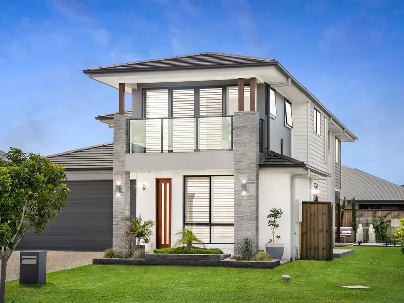 IMMACULATE COASTAL SANCTUARY IN LAKESIDE LOCATION 