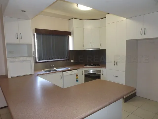 LARGE FAMILY HOME WITH SHED
