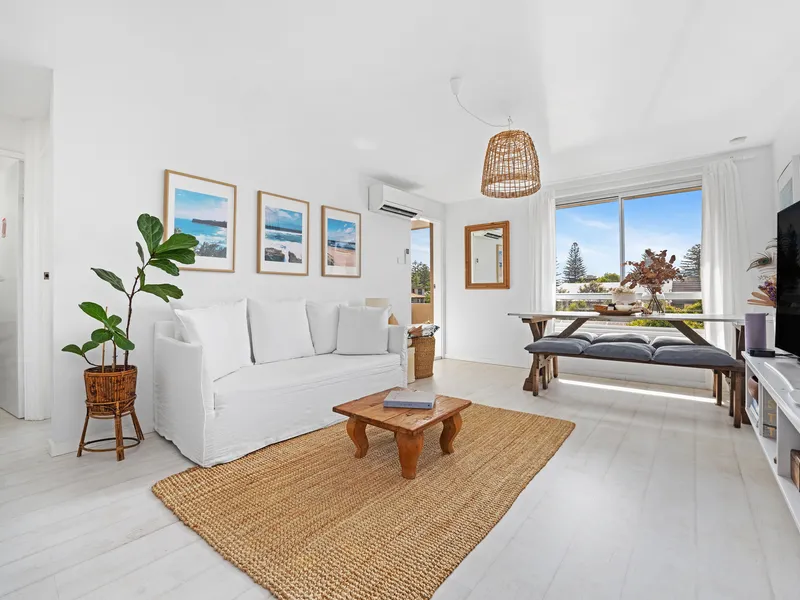Bright Boutique Retreat, Chic Interiors, 200m To The Beach