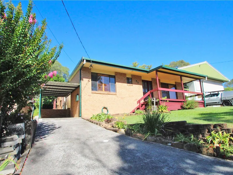 4 BEDROOM 2 BATHROOM HOME WITH 2 LIVING AREAS