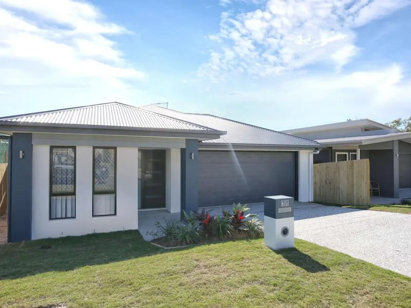 MODERN FOUR BEDROOM HOME WITH STUDY/ADDITIONAL LIVING SPACE