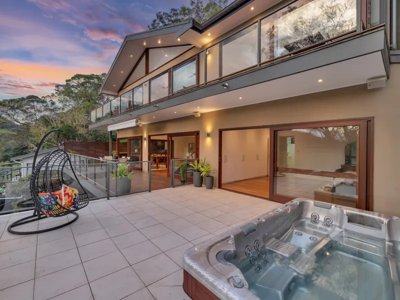 Live In the Panorama - Vast Contemporary Interiors - Escape to Pittwater