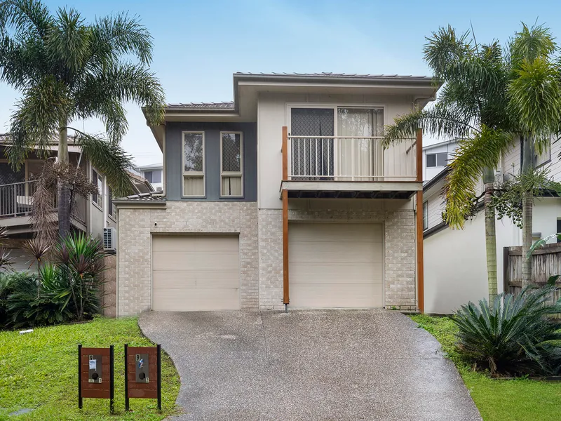 Rare duplex returning $41,600 per year