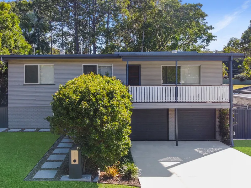 Light-filled family entertainer in Everton Hills