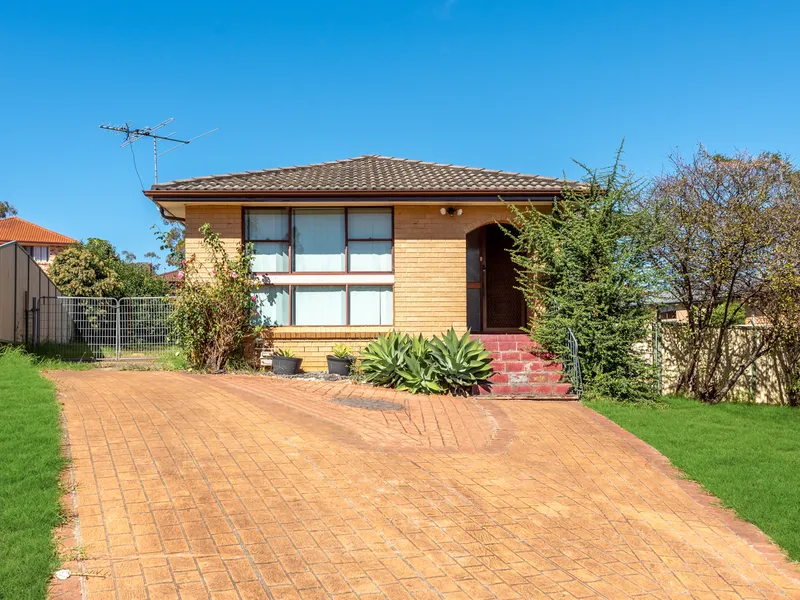 Lovely 3 bedroom home is freshly painted