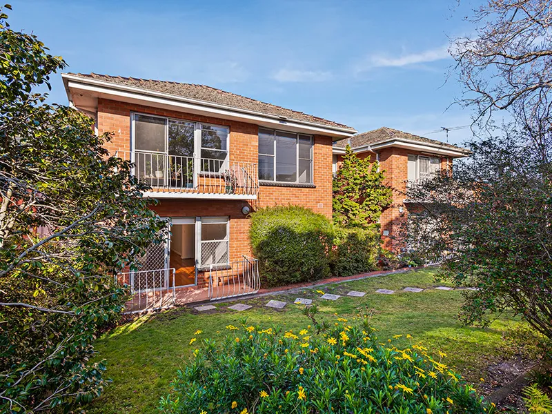 Remote Lock Up Garage and Walk In Robe | HODGES CAULFIELD