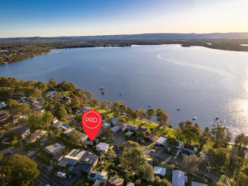 Lakeside Cottage with Views