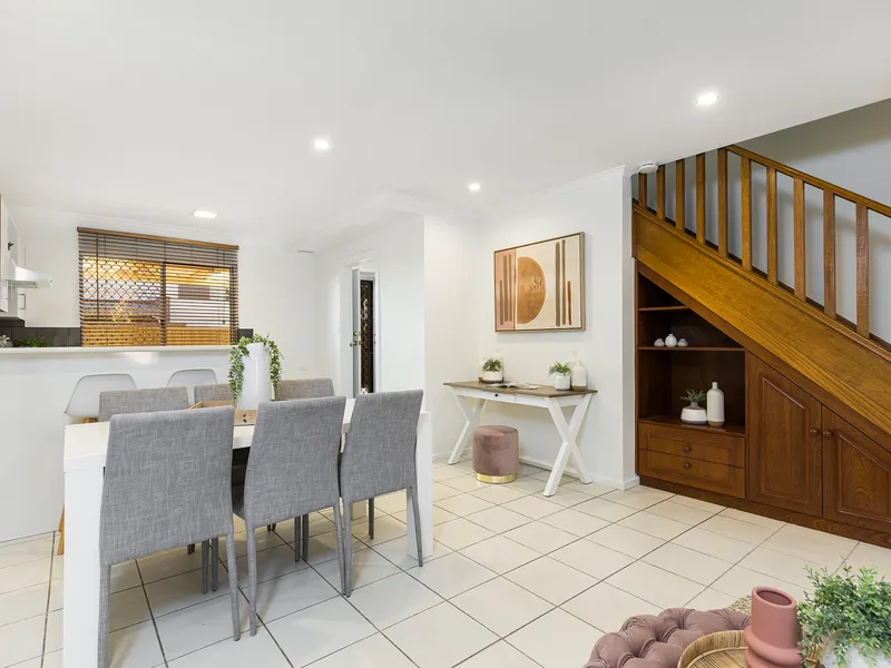 Find peace and quiet set to the very rear of Franton Court. With a functional floorplan and thriving surrounds.