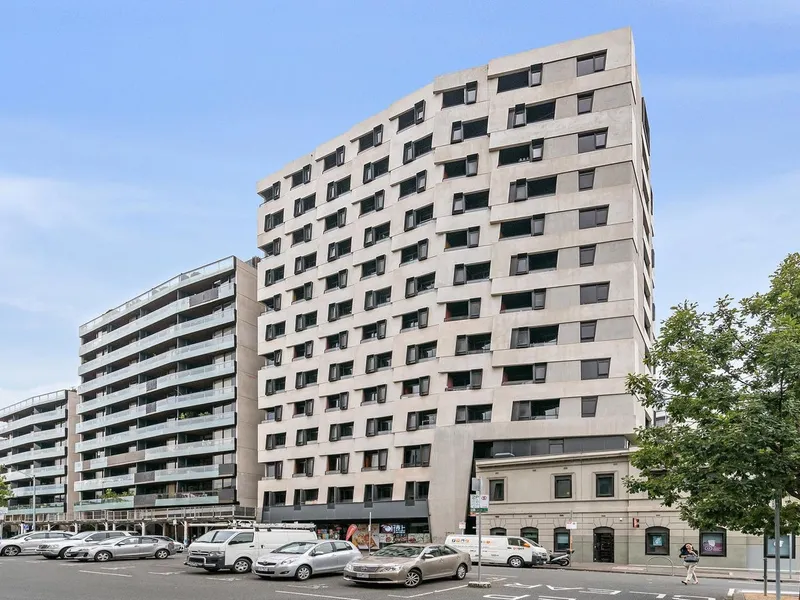 STUDENTS ONLY - FURNISHED & READY TO MOVE IN