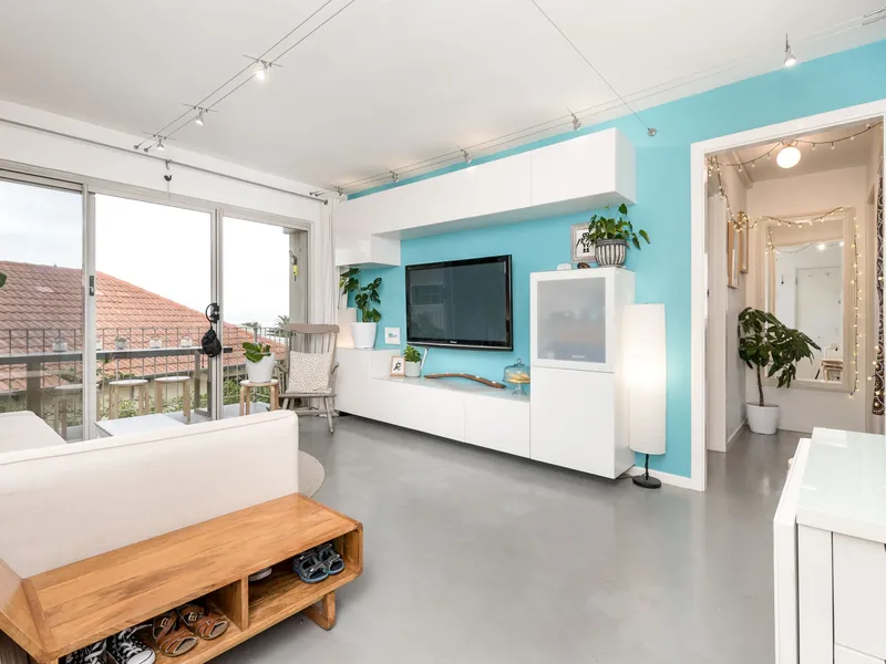 Renovated Ocean Side Apartment