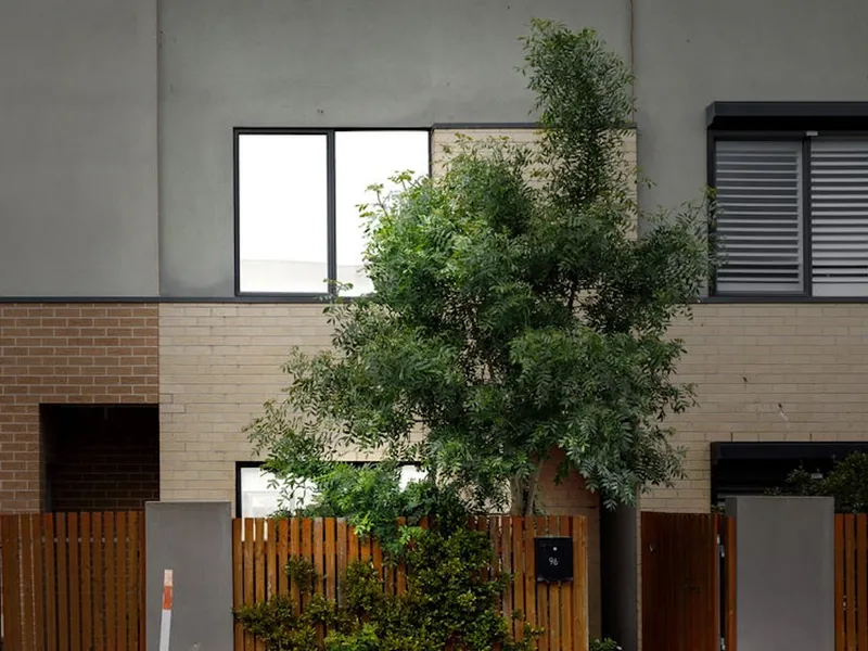 BEAUTIFUL TOWNHOUSE IN SUNSHINE