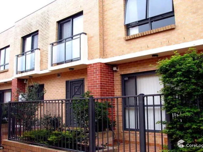 IMMACULATE 3 BEDROOM TOWNHOUSE