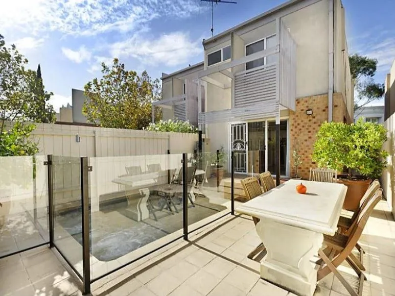Leafy Kensington Banks Living!