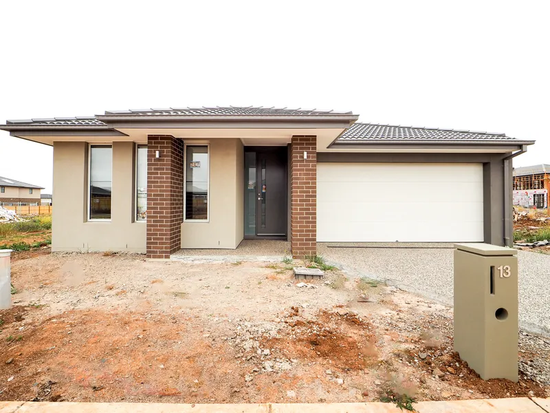 Brand New 4-Bedroom 2-Living plus Alfresco Family Haven in Woodlea Estate