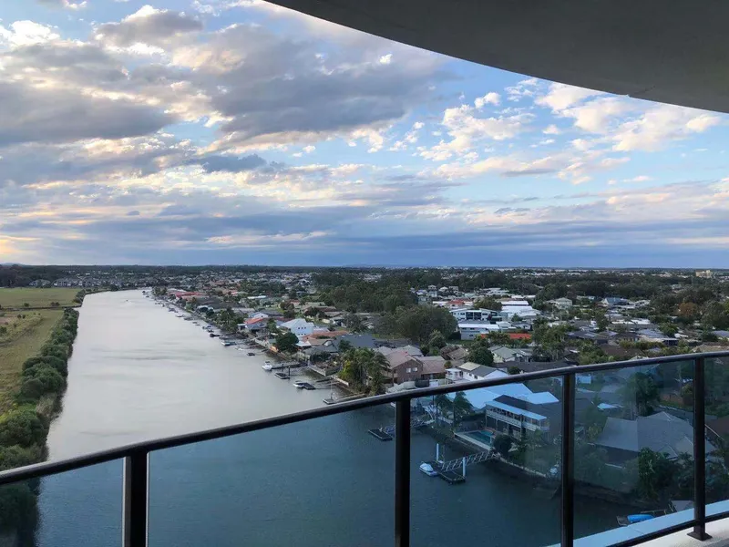 Absolute waterfront Unfurnished 3 Bedrooms apartment living!!