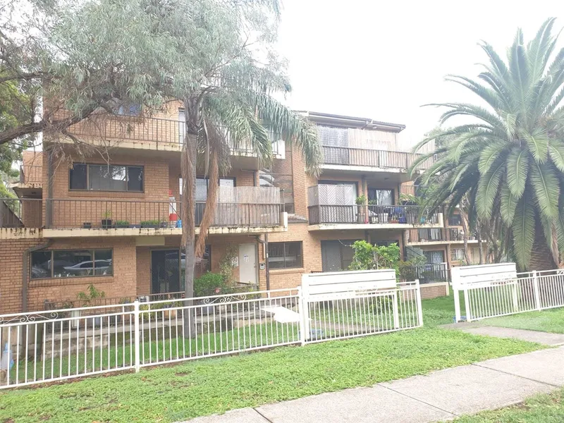 1 Week RENT free!! 2 Bedroom unit at a Great Location!