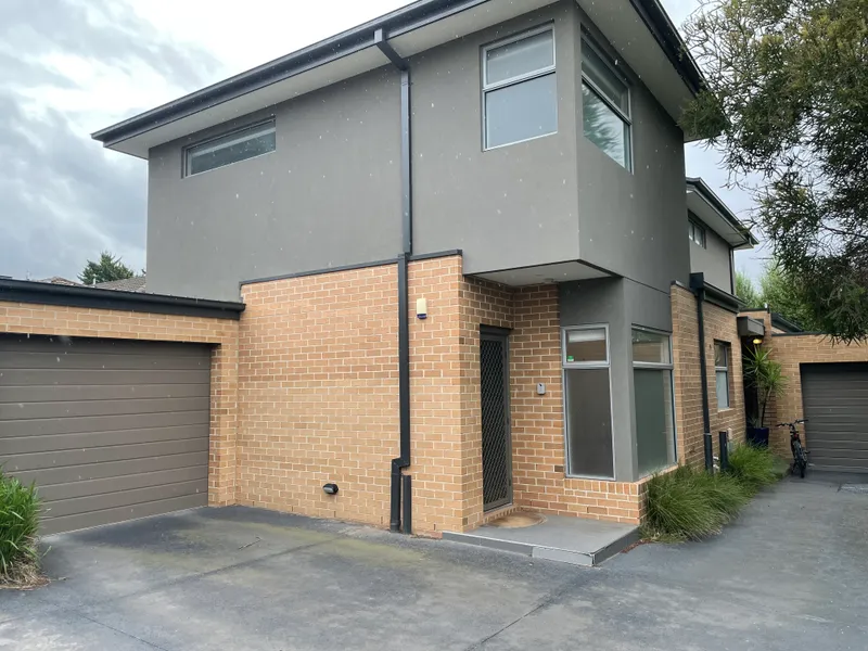 FANTASTIC LOCATED TOWNHOUSE
