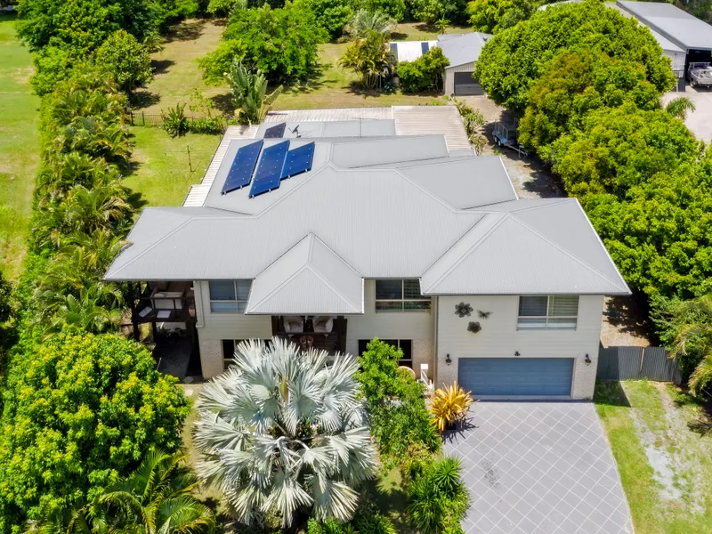 Extended Family Living Home With Granny Flat, Two Bay Four Car Shed On 3,328m2!