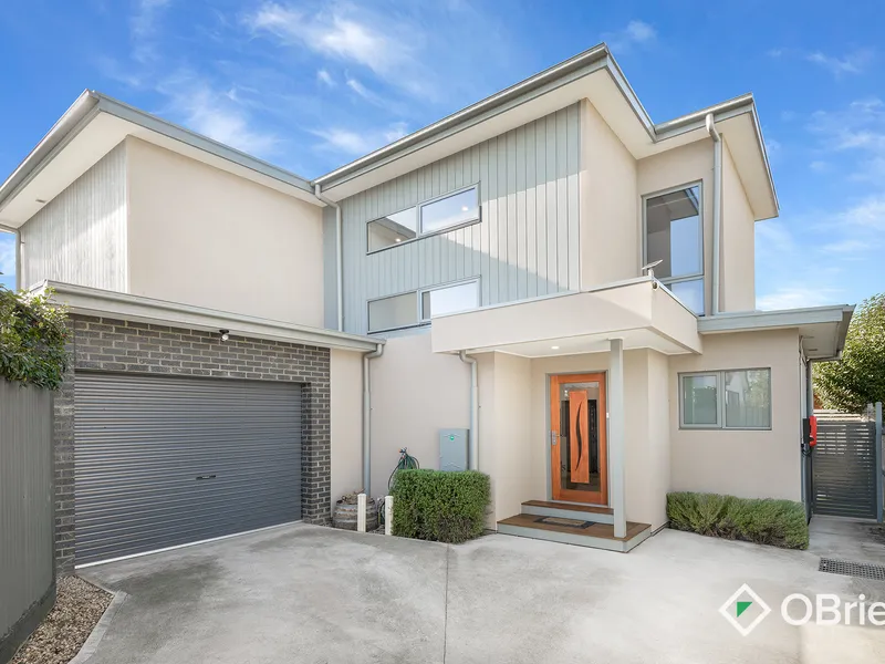 Stylish, Stand Alone Townhouse with Outdoor Oasis in Frankston High Zone!