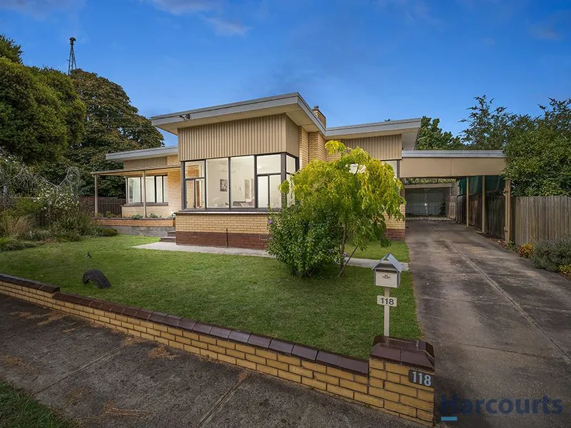 Panoramic North Facing Living