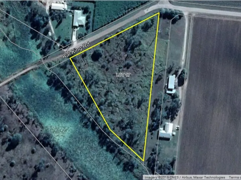 4.27 Acre Water Frontage Lot - Bitumen Rd Frontage 