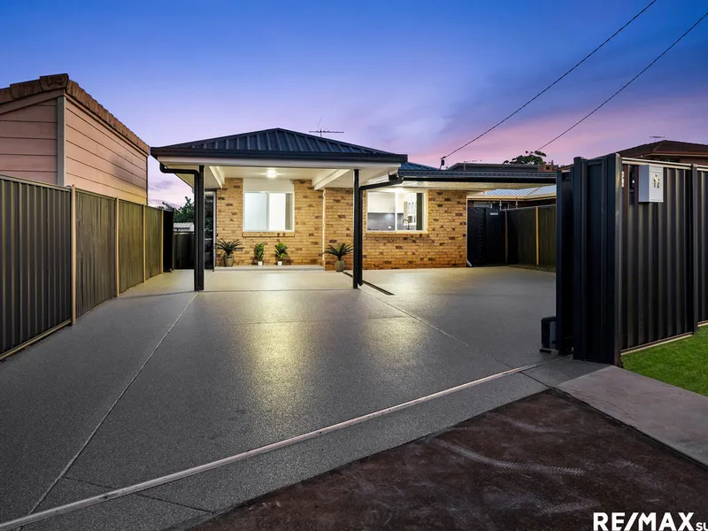 2 mins Walk to State School /Exquisite Coastal Living: Dual Living in Wellington Point