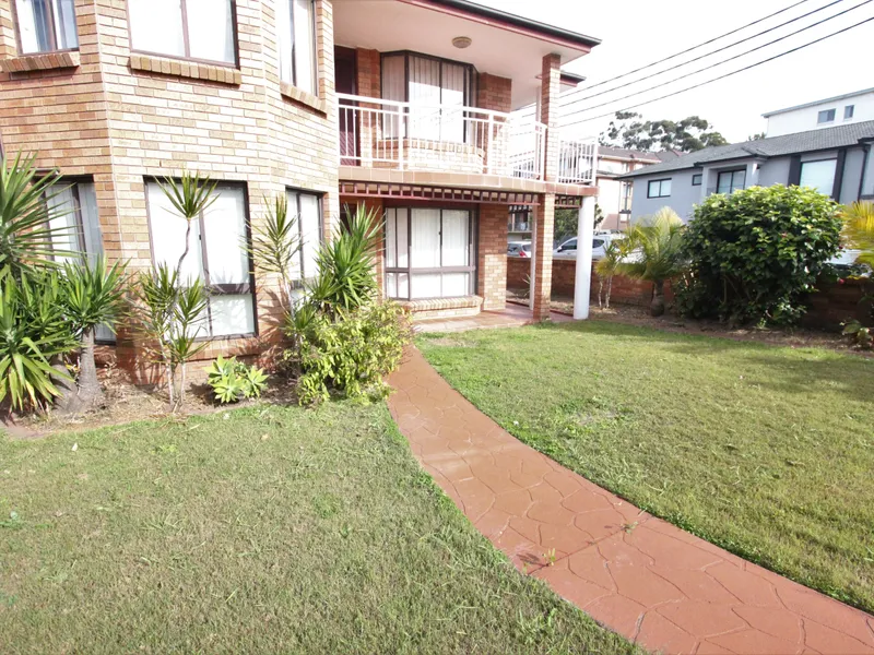 CLOSE TO SCHOOLS, TRANSPORT & SHOPS