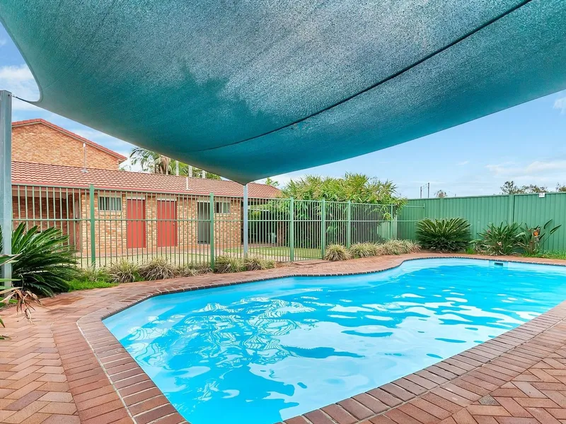 REDBANK STUNNER TWO BEDROOMS – AVAILABLE MAY!