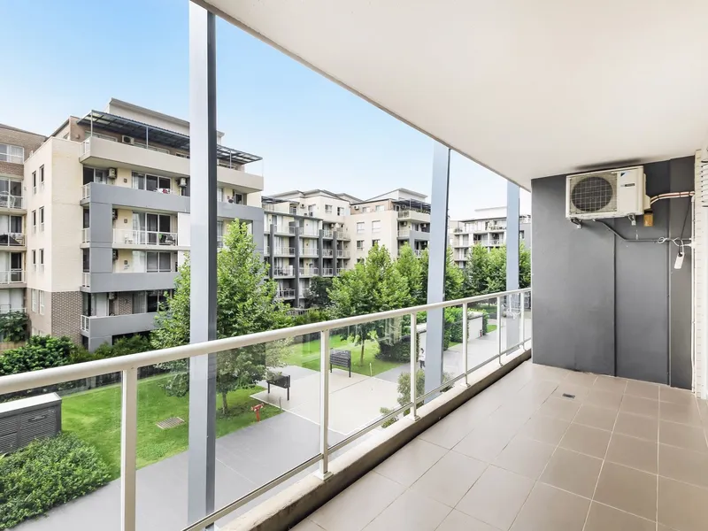 Comfort high level 1 bedroom apartment with large study only $350 per week