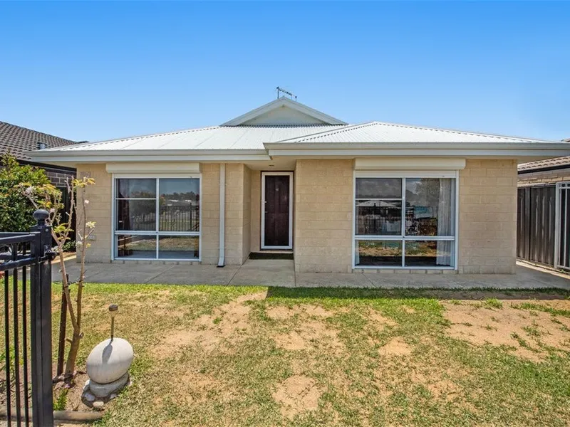 Welcome to Your Oasis of Comfort at 8 Galahad Lane, Baldivis!