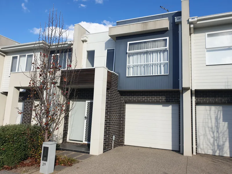 Beautiful Modern Townhouse Awaiting For You