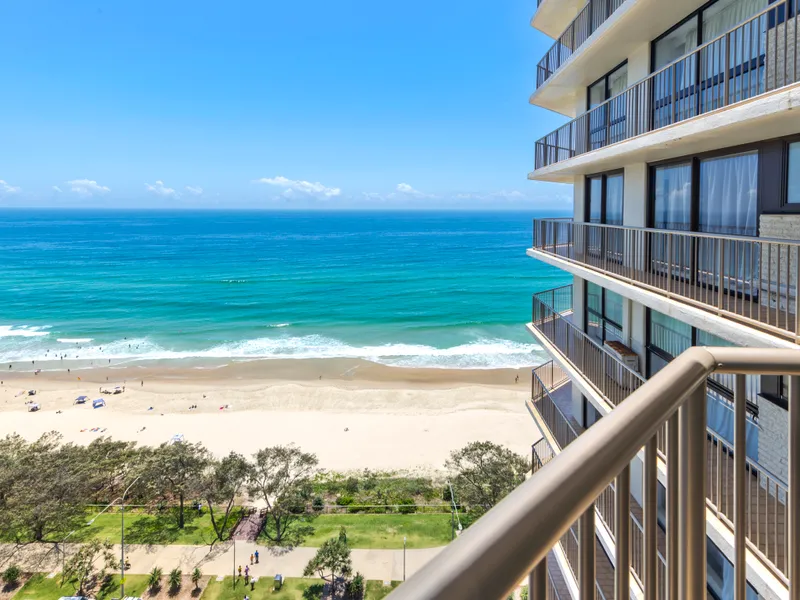 High-Floor Apartment with Panoramic Ocean and City Views in Imperial Surf