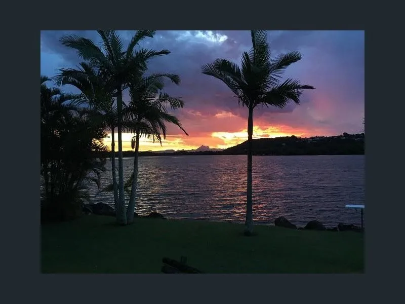 Absolute riverfront 3 br house in a great park – can’t be built out