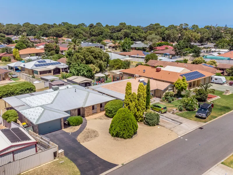 SENSATIONAL BUYING IN MEADOW SPRINGS