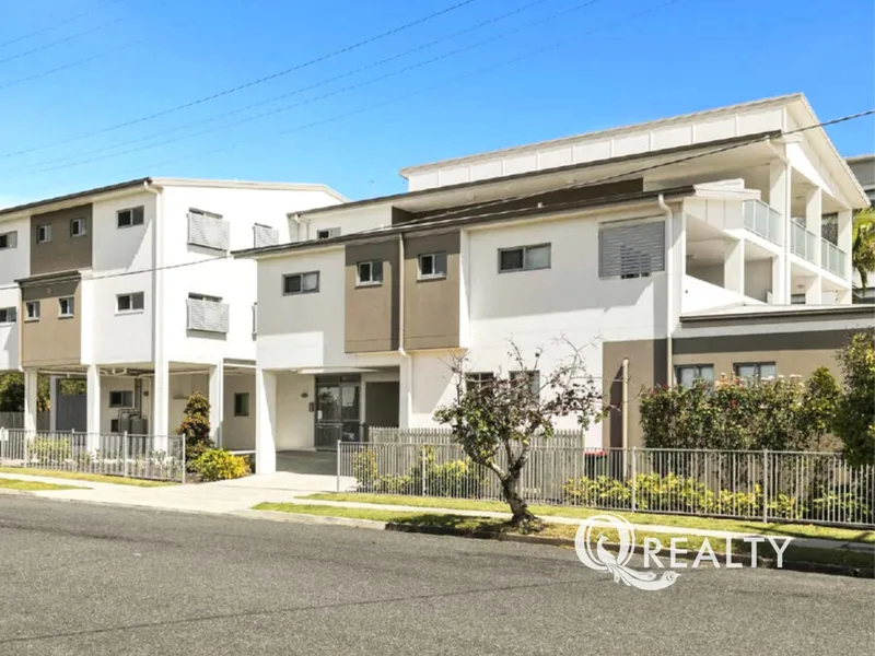 Modern Complex in Lovely Bayside Location! Walking Distance to Shopping & Train