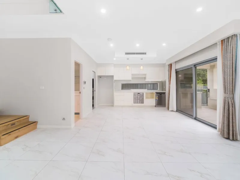 Light, bright and convenient 4-bedroom home