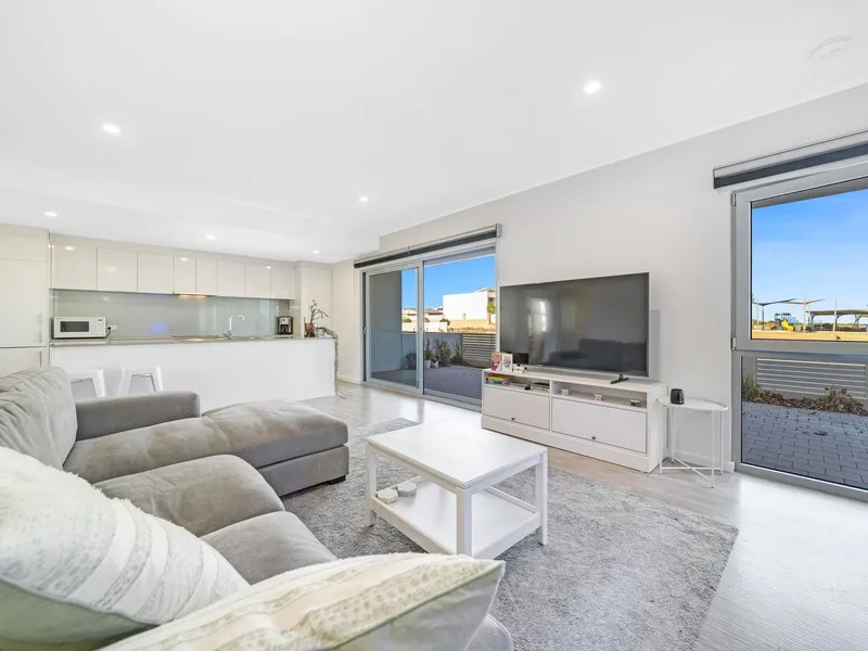 WALKING DISTANCE TO THE BEACH!!