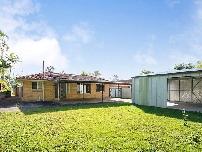 Perfect Location + Close to Eight Mile Plains + Large shed & Solar panels