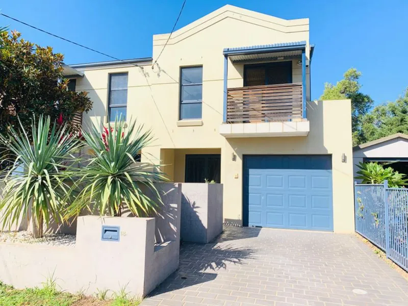 Beautiful Three Bedroom Townhouse with Air Conditioning Located in CBD