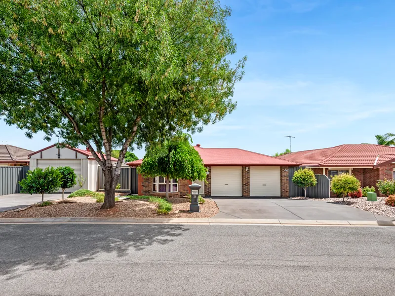 STUNNING, STYLISH & IMMACULATELY PRESENTED RESIDENCE...OFFERING AN AFFORDABLE 