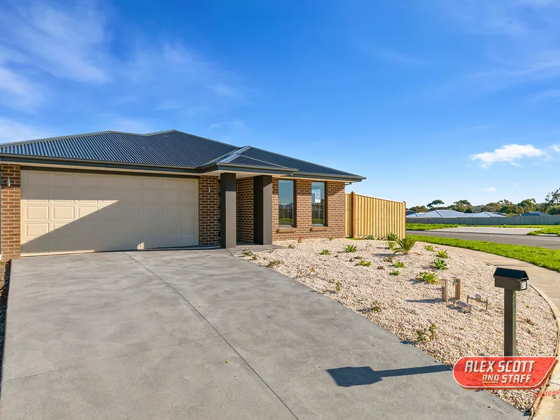LARGE 4 BEDROOM HOME ON A CORNER ALLOTMENT 