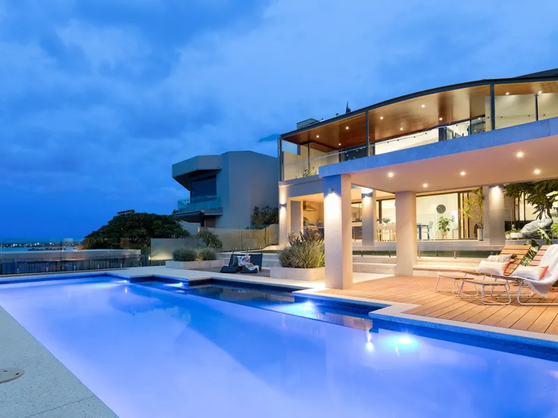 Luxurious riverside living