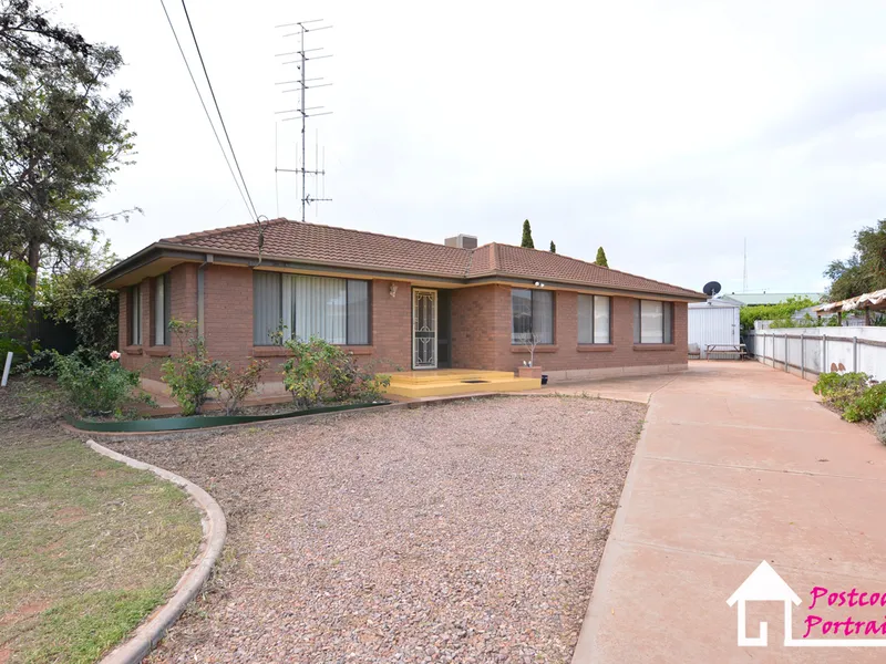 WHYALLA PLAYFORD LOCATION WITH POOL 