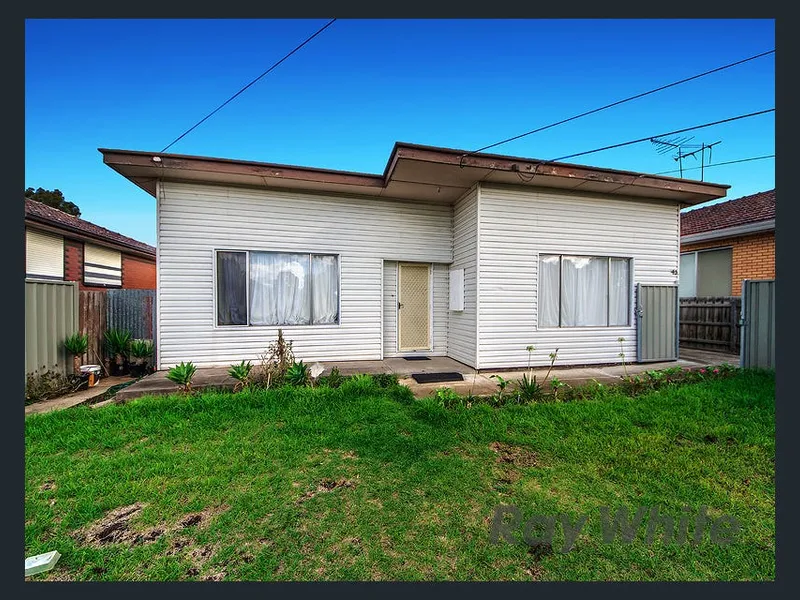 Centrally located, cozy unit!