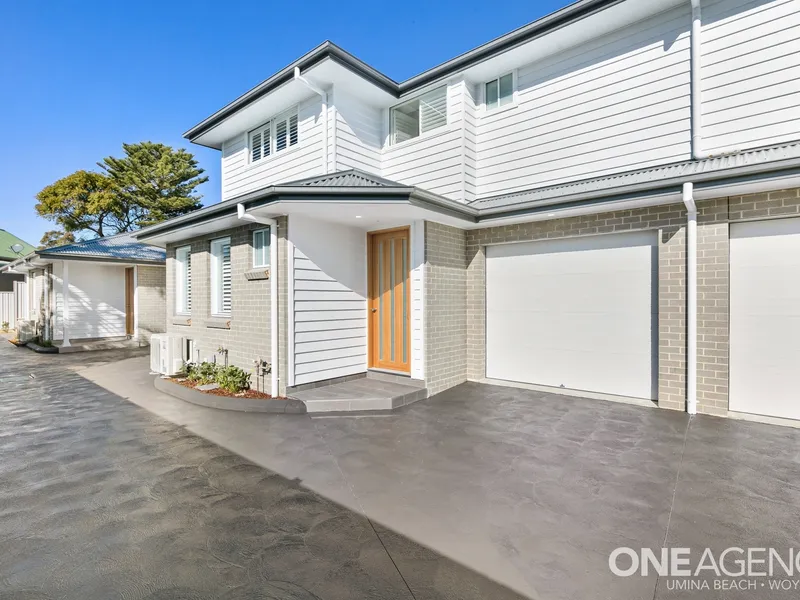 STUNNING LUXURY TOWNHOUSE !